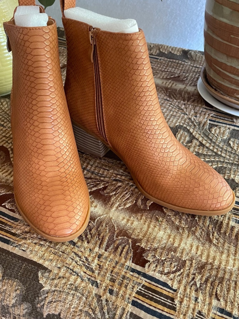 🔥NWT Faux Snakeskin Ankle Boots Neutral Brown/Tan with Shoebox Size 7